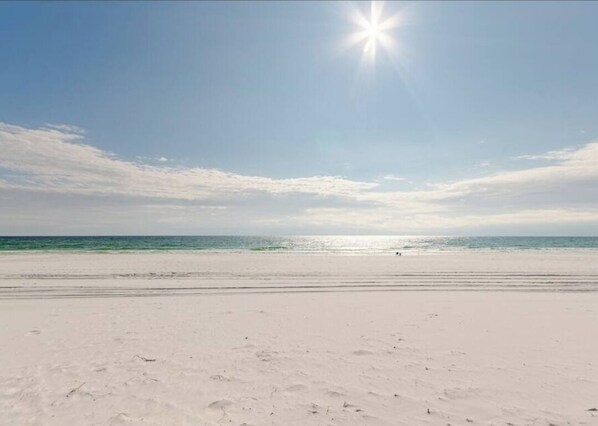 Beach - Charming 2BR CONDO in delightful Okaloosa Is. WiFi/2MIN WALK to BEACH/FOOD (Okaloosa Island)