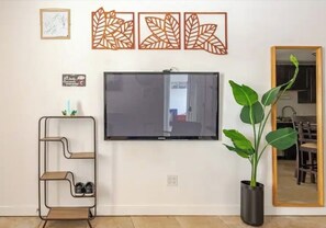 Interior - Charming 2BR CONDO in delightful Okaloosa Is. WiFi/2MIN WALK to BEACH/FOOD (Okaloosa Island)