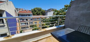 Dobbeltrom – standard, balkong, hageutsikt | Terrasse/patio
