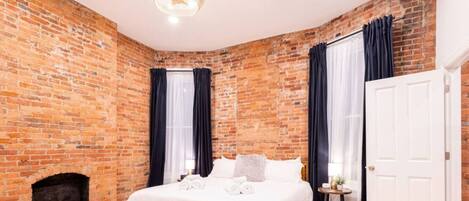 1 habitación, escritorio, tabla de planchar con plancha y wifi