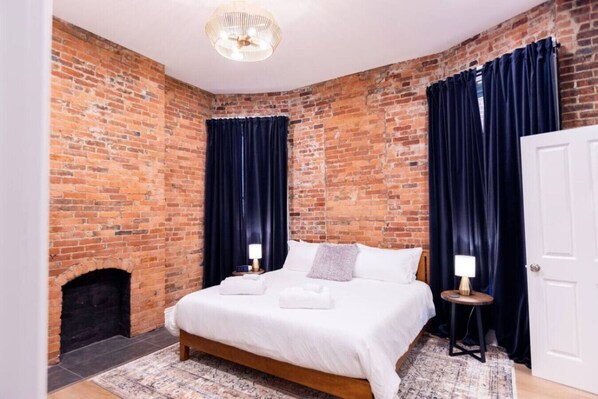 1 bedroom, desk, iron/ironing board, WiFi