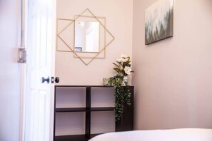 Interior - Eat, Shop, Stroll / Walkable / Modern Comfort (Columbus)