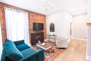 TV - Outdoor Patio | Walkable | Short North (Columbus)