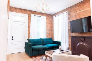 TV - Outdoor Patio | Walkable | Short North (Columbus)