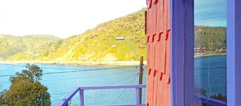Maicolpue Rio Sur Cabin with a large terrace and a beautiful ocean view