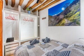 1 bedroom, WiFi, bed sheets