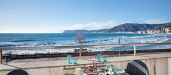 Apartment 'Cadorna Fronte Mare' with Sea View, Wi-Fi and Air Conditioning