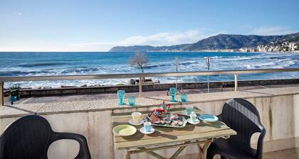 Apartment 'Cadorna Fronte Mare' with Sea View, Wi-Fi and Air Conditioning