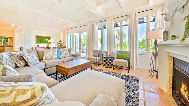 Living area - Last Minute Deals/A/C/Hot Tub/Great Family Home (La Jolla)