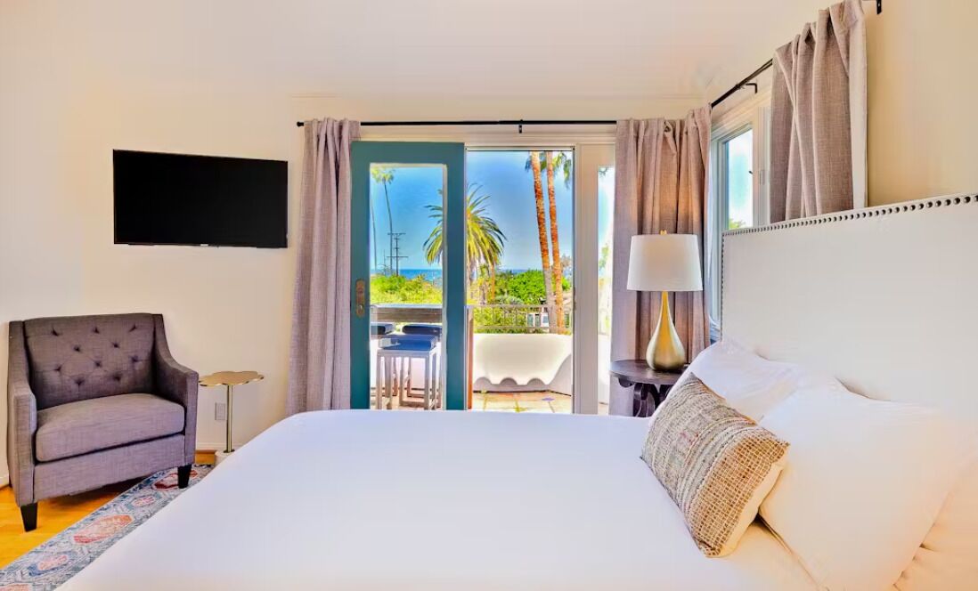 7 bedrooms, iron/ironing board, WiFi, bed sheets