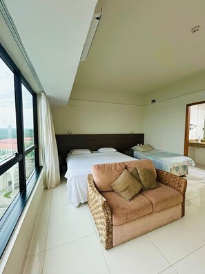 Family Room, River View | Soundproofing, free WiFi - Flat com vista no Tropical Executive (Manaus)