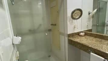 Family Room, River View | Bathroom