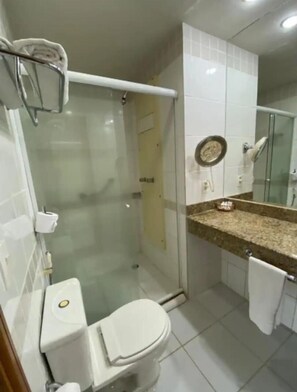 Family Room, River View | Bathroom
