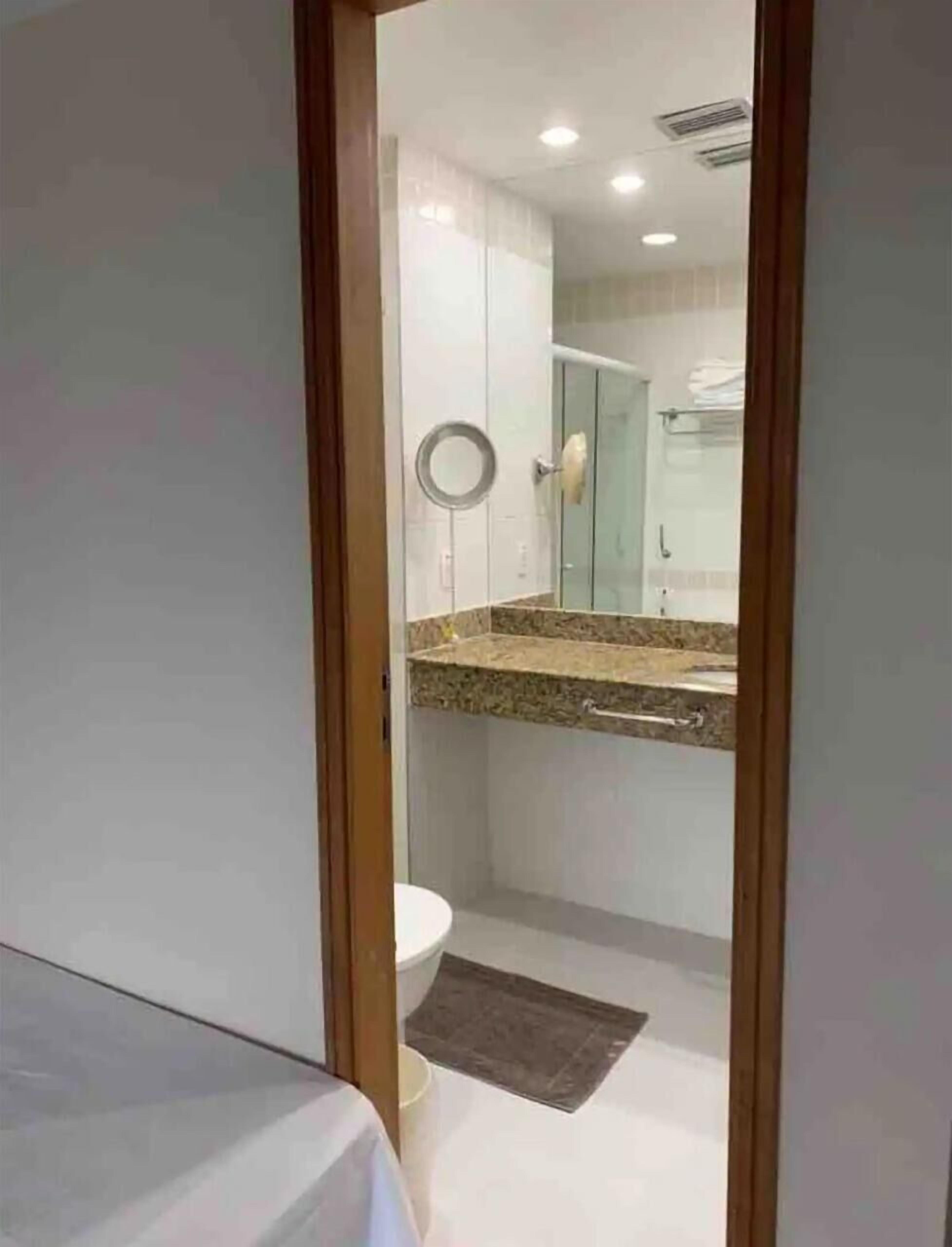 Familierom, elveutsikt | Bad