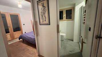 2 bedrooms, WiFi (free), bed sheets