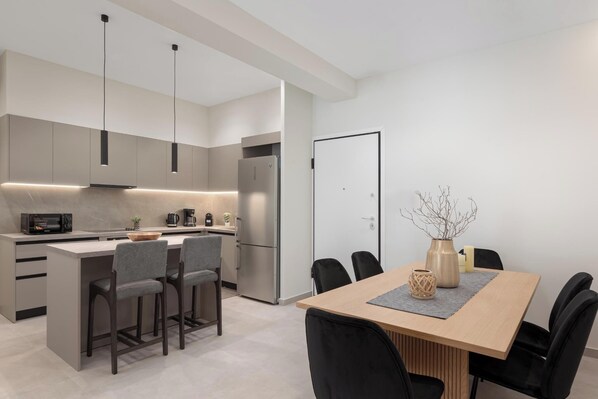 45-inch Smart TV with digital channels, Netflix, books - Athens Luxury Ethereal Stay (Zografos)