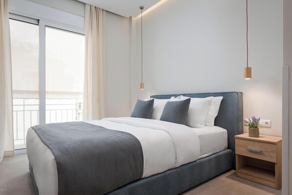 3 bedrooms, Egyptian cotton sheets, premium bedding, memory foam beds