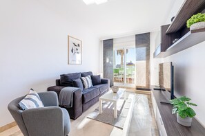 TV - Superior Calanova Grand Golf Apartment (Mijas Costa)