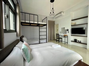 Economy Triple Room, Multiple Beds, Non Smoking, Mountain View | Blackout drapes - SunshineZone (Wujie)