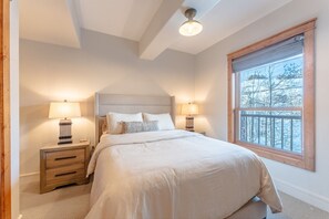 2 slaapkamers, een strijkplank/strijkijzer, internet, beddengoed