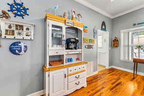 Interior - Sea You Soon - Bay View, Pet Friendly! (Eastpoint)