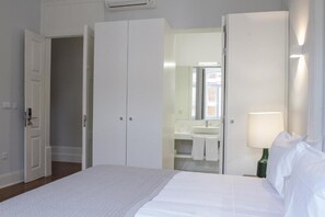 9 bedrooms, WiFi, bed sheets