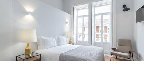 9 bedrooms, WiFi, bed sheets