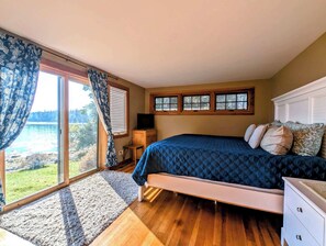 3 bedrooms, desk, iron/ironing board, WiFi