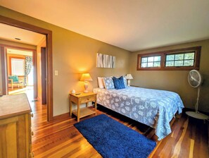 3 bedrooms, desk, iron/ironing board, WiFi