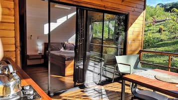 Cottage Standar, 1 Tempat Tidur Queen, pemandangan sungai | Tempat makan outdoor