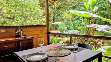 Standard Cottage, 1 Queen Bed, River View | Outdoor dining