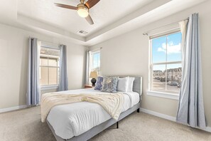 3 chambres, fer et planche à repasser, Wi-Fi gratuit, draps fournis