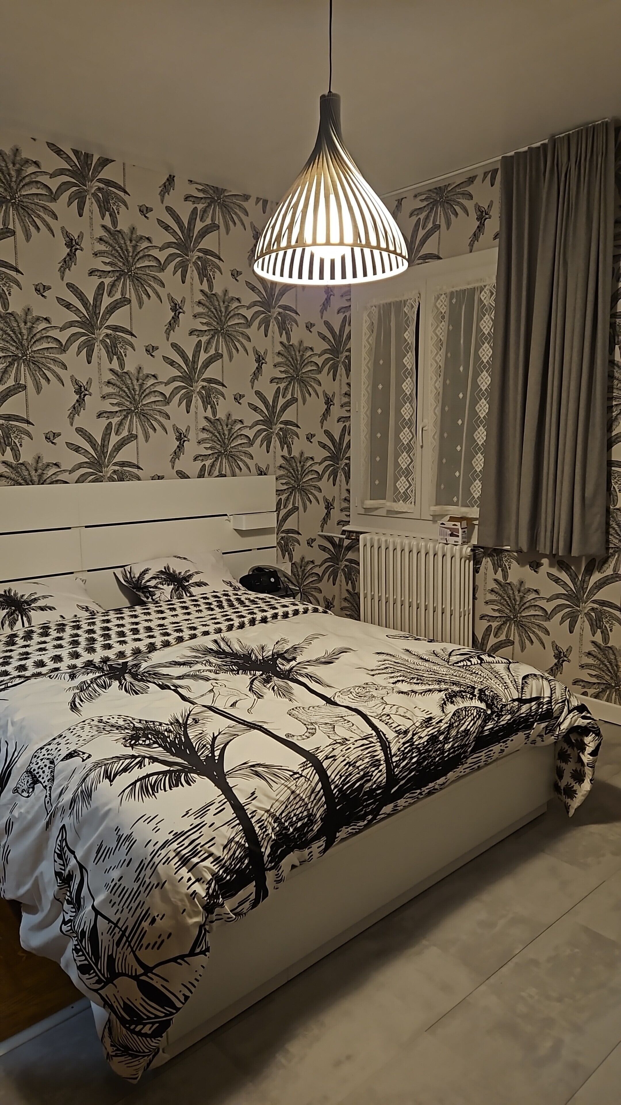 2 bedrooms, desk, iron/ironing board, travel cot