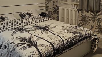 2 Schlafzimmer, Schreibtisch, Bügeleisen/Bügelbrett, Reisekinderbett