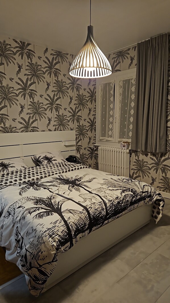 2 bedrooms, desk, iron/ironing board, travel cot