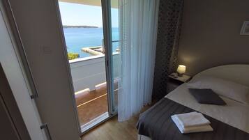 9 bedrooms, WiFi, bed sheets