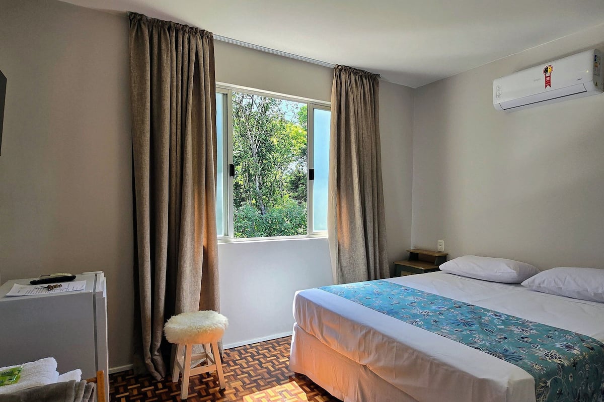 Suite | 1 bedroom, minibar, free WiFi, bed sheets