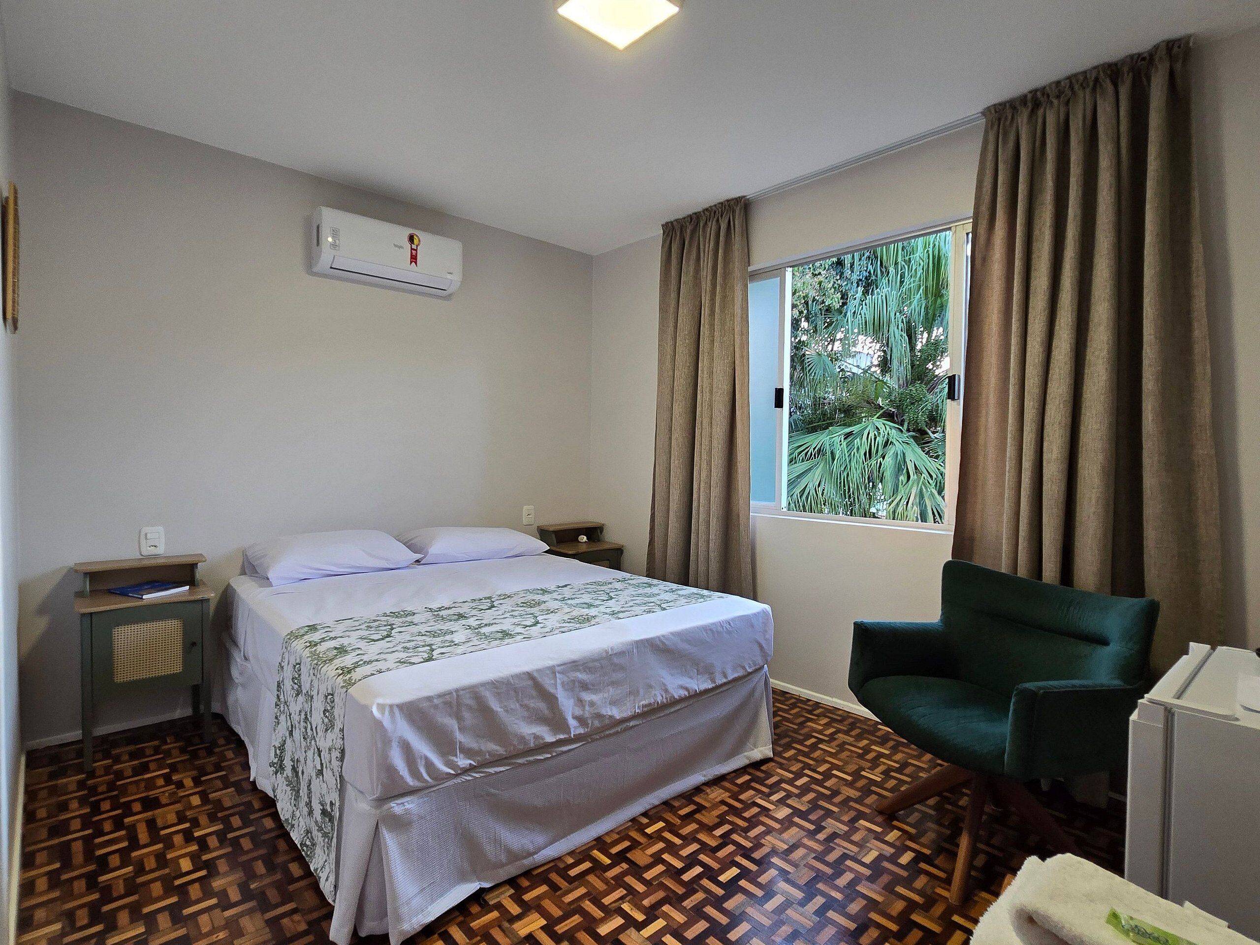 スイート | 1 室のベッドルーム、ミニバー、WiFi (無料)、ベッドシーツ