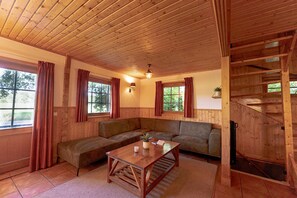 Smart TV, books, stereo - Cozy Swedish wooden group home detached to meadow (Soest)