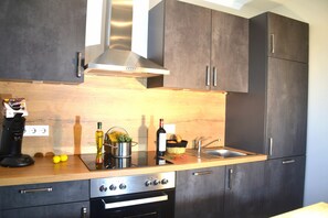 Micro-ondes, four, plaque de cuisson