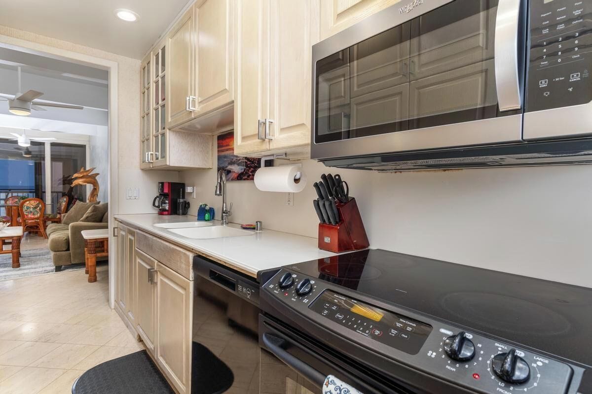 Fridge, oven, stovetop, dishwasher