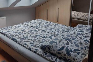 3 عدّة غرف نوم وواي فاي مجانًا وملاءات أسرّة