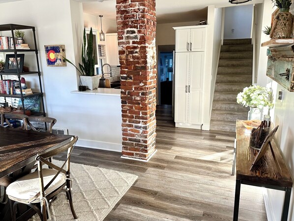 Dining - Charming 2-bedroom house with WiFi and AC in Denver (Denver)