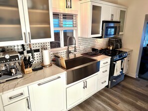 Private kitchen - Charming 2-bedroom house with WiFi and AC in Denver (Denver)