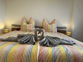 Apartment | 3 bedrooms, iron/ironing board, bed sheets