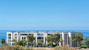 A modern hotel with a flat roof, large windows, and a sign reading "MADEIRA PALACE RESIDENCES". - Luxury apt in clifftop condo | Palace Ocean View (Funchal)