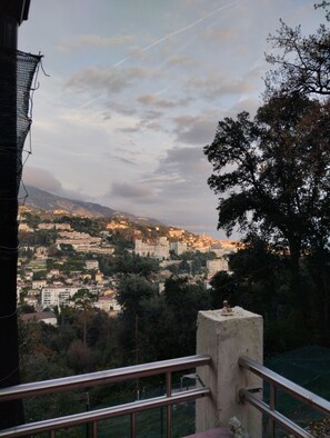 Property grounds - Nature corner in Menton. Serenity and comfort at the gateway to the city. (Menton)