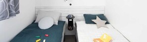 2 bedrooms, WiFi - ZEcamping 4 étoiles familial parc aquatique sauna locatif TV BBQ 27m2 (Saint-Lunaire)