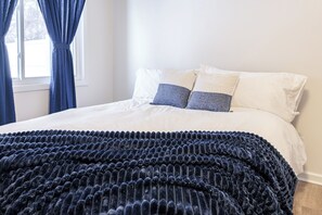 3 bedrooms, iron/ironing board, WiFi, bed sheets