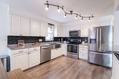 Bullzeye 3Bed2Bath, Full Townhome, Gameroom